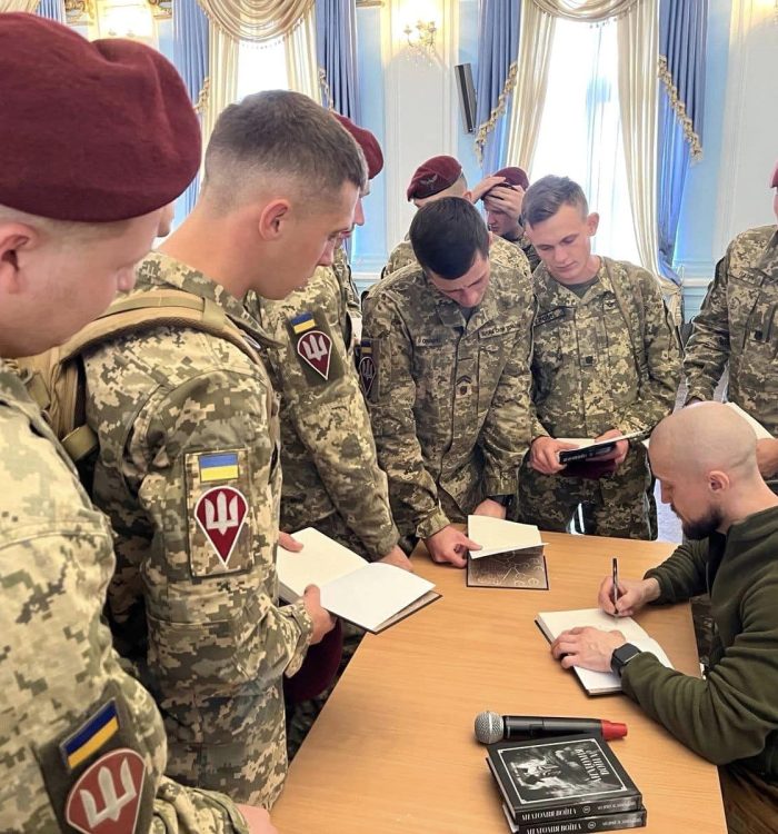 О. Андрій Зелінський презентував курсантам Військової академії в Одесі власну книгу «Анатомія Воїна: Дух, Шлях, Сила»