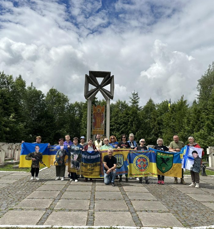 Батьки полеглих воїнів здійснили сходження на гору Маківку