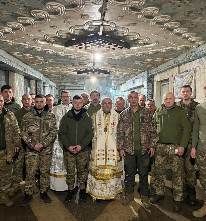 Владика Богдан Манишин з різдвяною місією відвідав військових на фронті