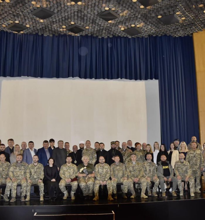 До Дня військового капелана відбувся допрем’єрний показ документального фільму «Бути поруч»