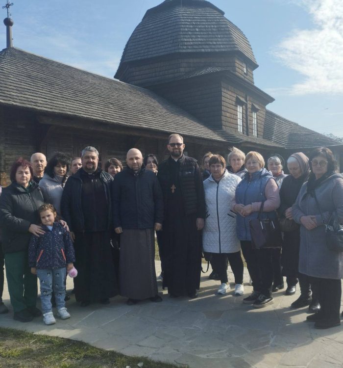 Група родин полеглих воїнів з Львівщини разом зі своїм духівником здійснила паломництво до святинь регіону