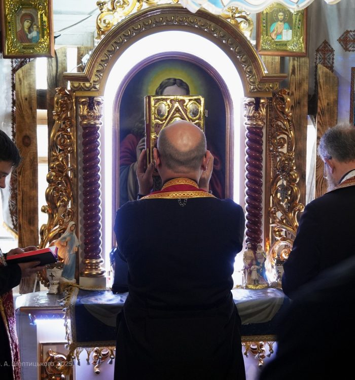 Владика Богдан Манишин помолився Велику вечірню з виставленням Плащаниці з військовослужбовцями 103-ої окремої бригади ТрО ЗСУ