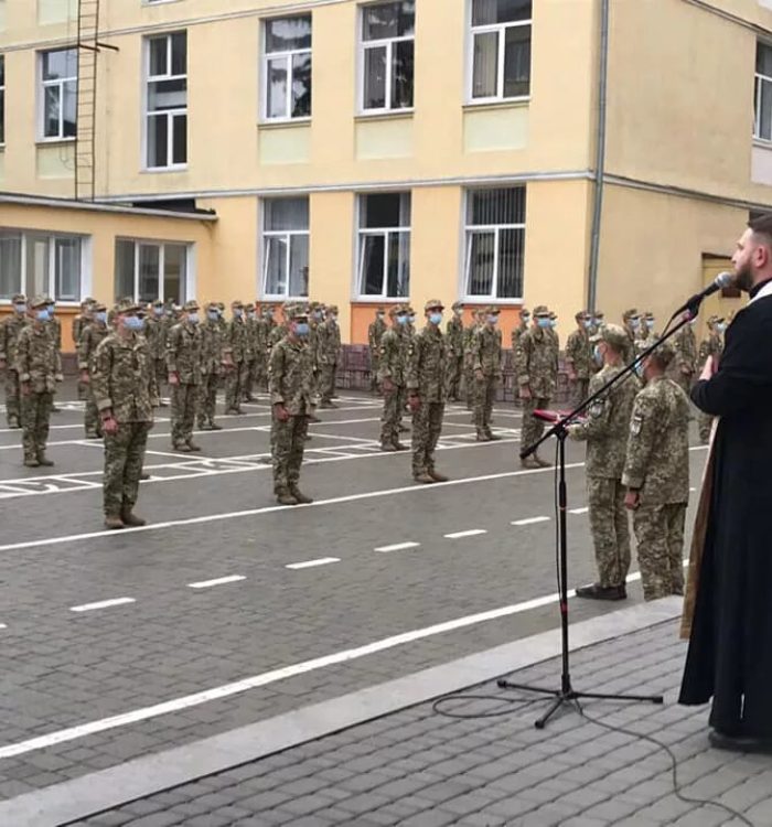 Капелан благословив учнів Львівського ліцею імені Героїв Крут з нагоди початку навчального року