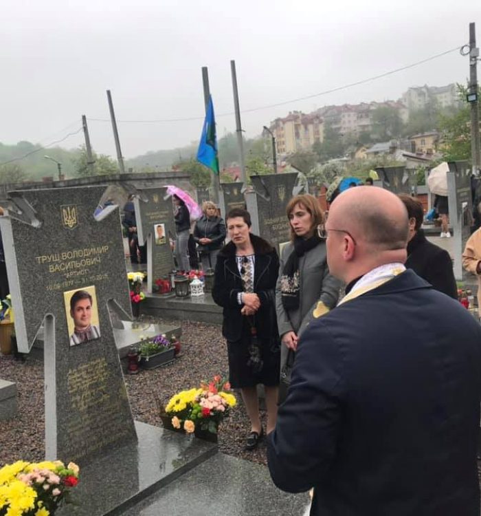 Панахида на Личаківському кладовищі в день празника Воскресіння Господнього