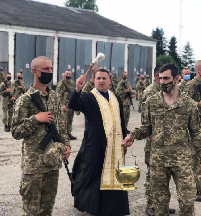 Військові капелани благословили воїнів, що склали присягу на вірність українському народові