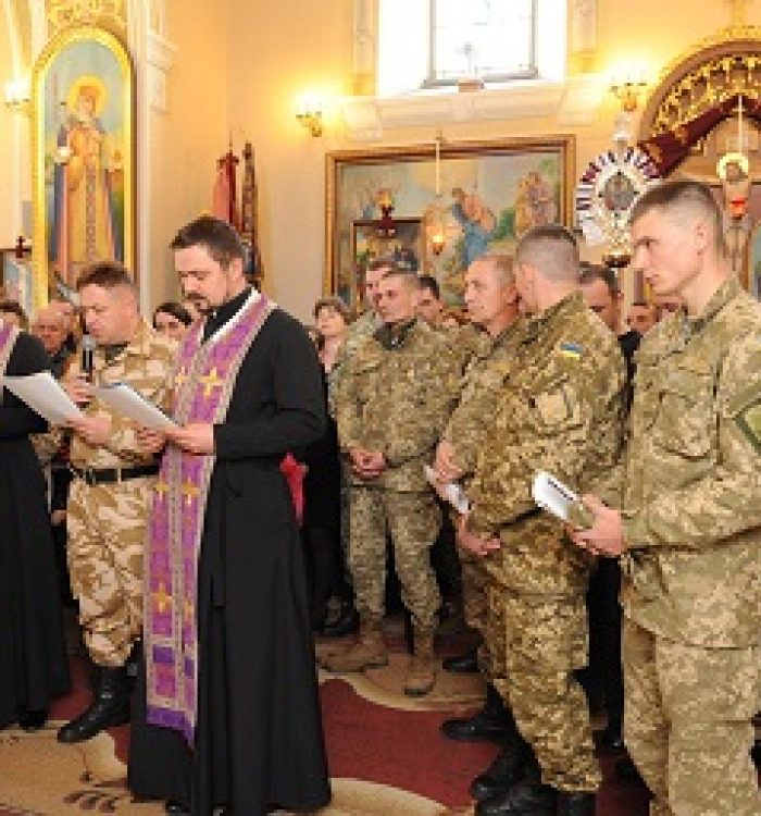 У Городку військові молилися Хресну дорогу
