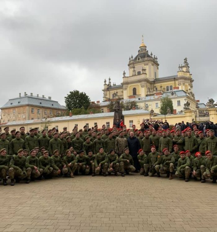 Капелани та військовослужбовці взяли участь у всеміській Вервиці вулицями Львова