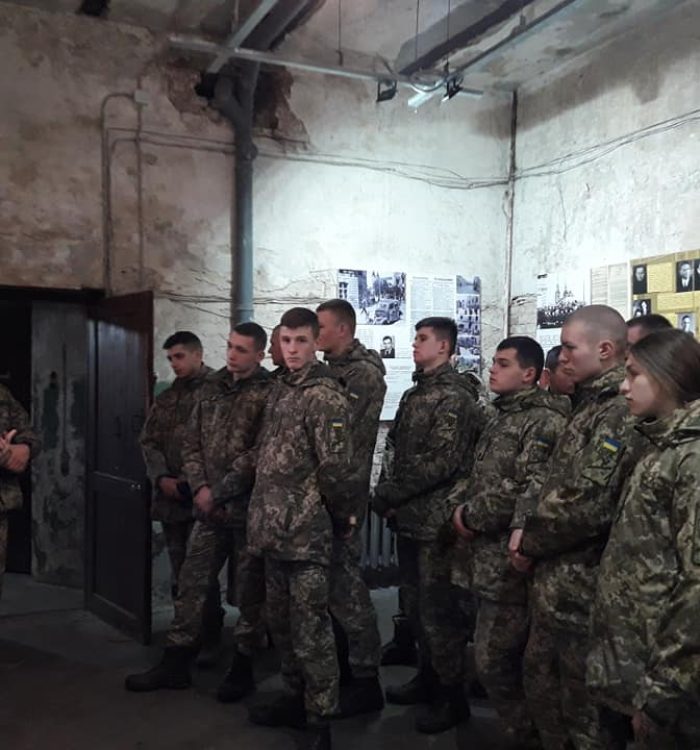 Курсанти Національної академії сухопутних військ відвідали музей-меморіал “Тюрма на Лонцького”