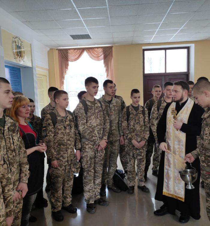 До Львівського державного ліцею імені Героїв Крут з Йорданським благословенням завітав військовий капелан