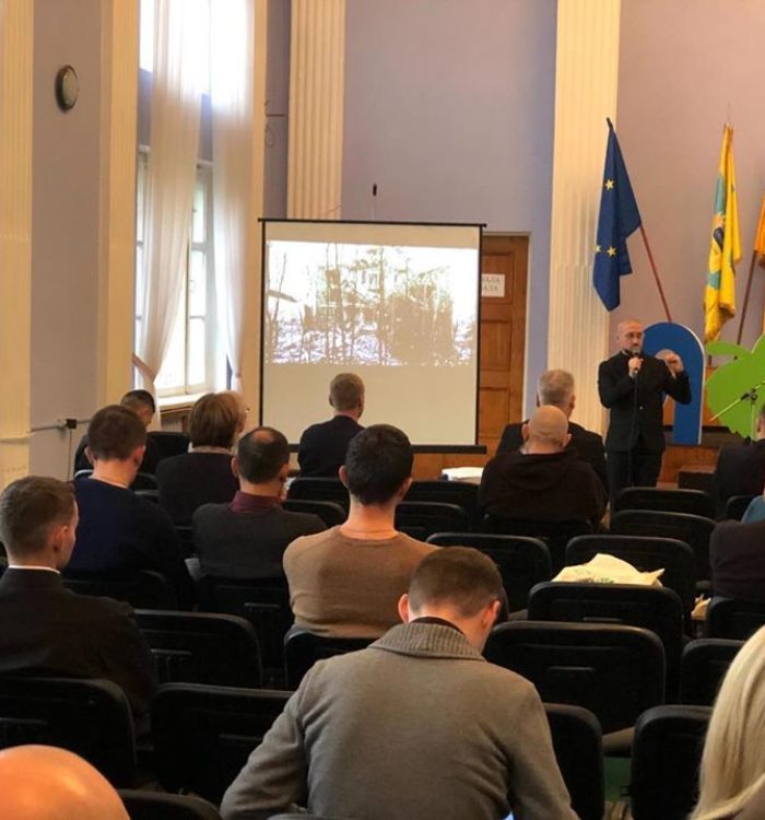 Про вплив війни на екологію розповів о. Андрій Зелінський під час Міжнародної науково-практичної конференції