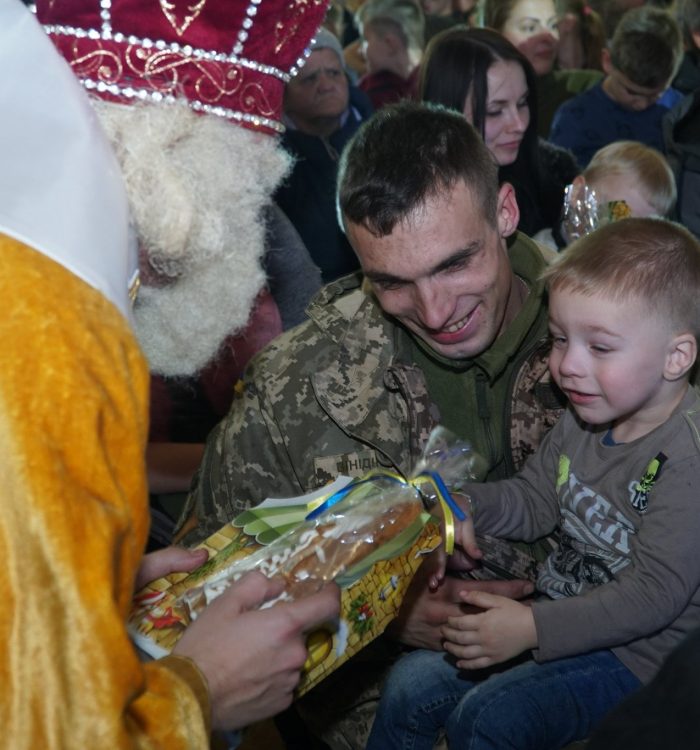 У Дрогобичі святий Миколай зустрівся з родинами військовослужбовців