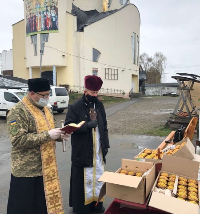 Капелани Стрийської єпархії освятили паски для військових