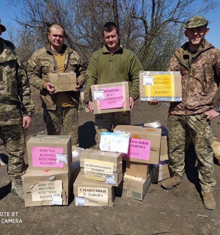 Сестри Служебниці організували випічку пасок та домашніх смаколиків для українських військових