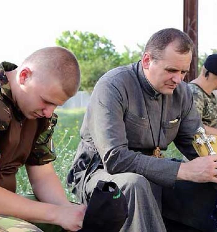 Церква має бути посередником-миротворцем, – військовий капелан про війну на Донбасі