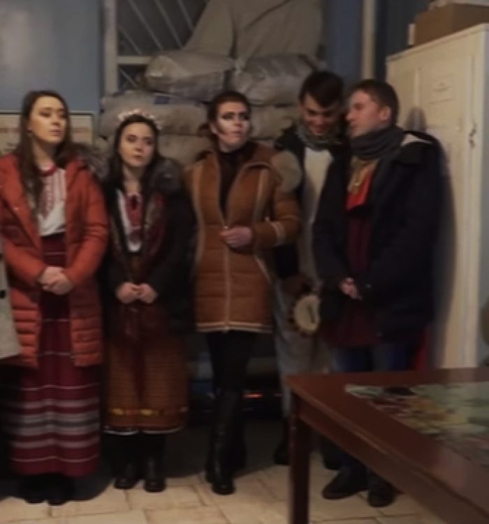 Cтуденти УКУ потішили бійців АТО різдвяним вертепом