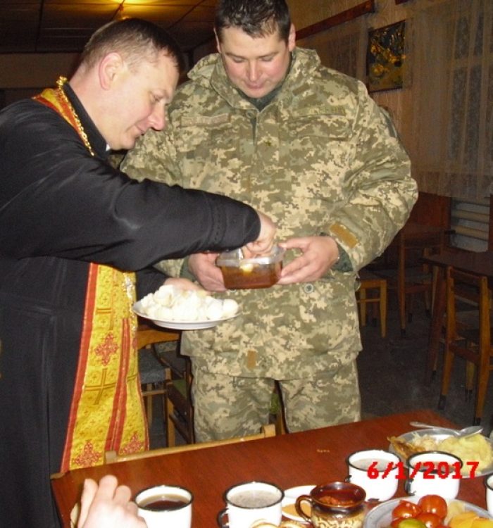 Різдвяна просфора з військовими