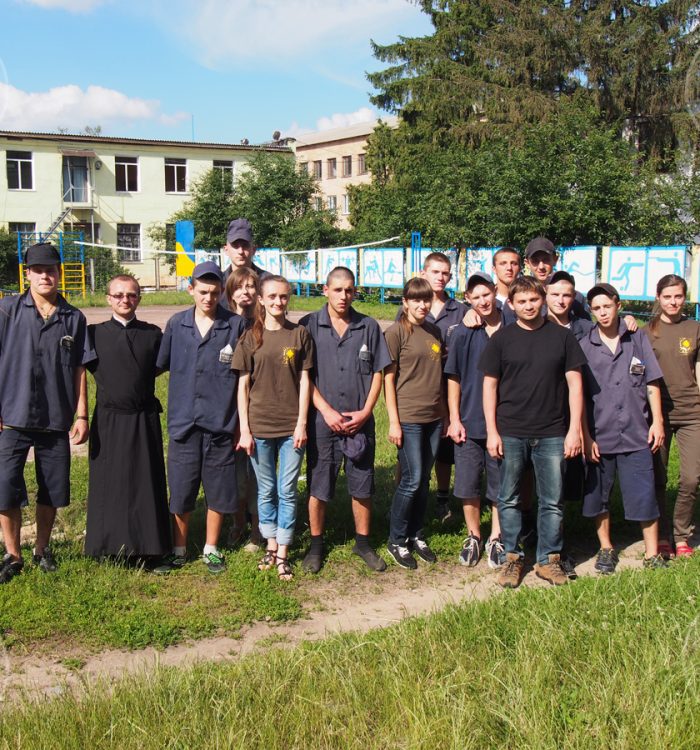 Волонтери “Центру Опіки Сиріт” відвідали неповнолітніх у Прилуцькій виховній колонії