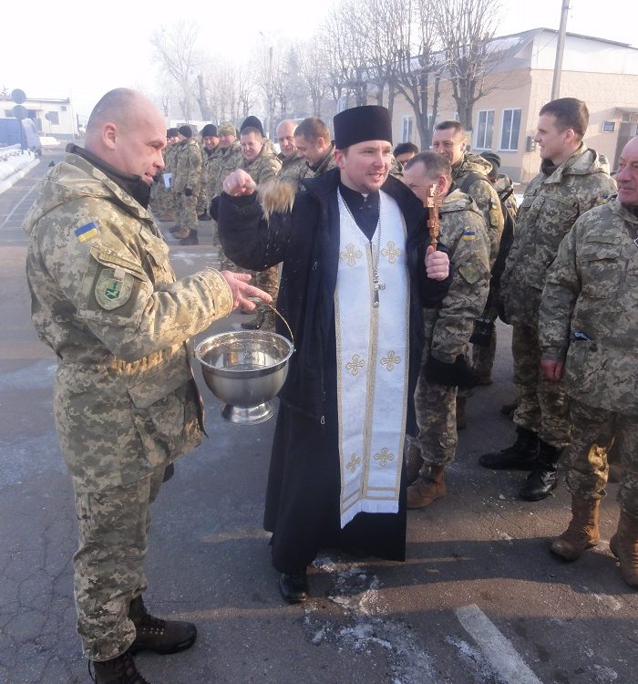 Капелан благословив військових автомобільних батальйонів Черкас