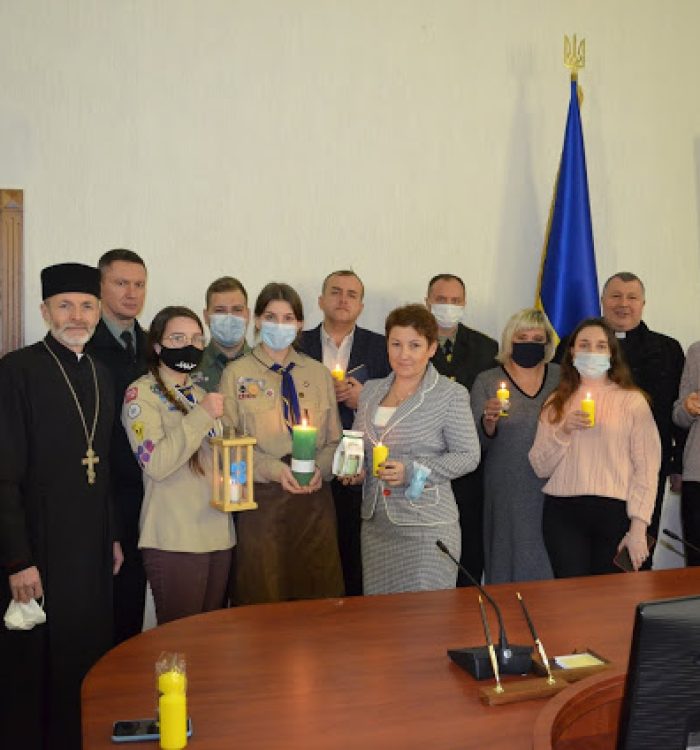 Напередодні свята Різдва Господнього Вифлеємський вогонь миру отримали пенітенціарні службовці