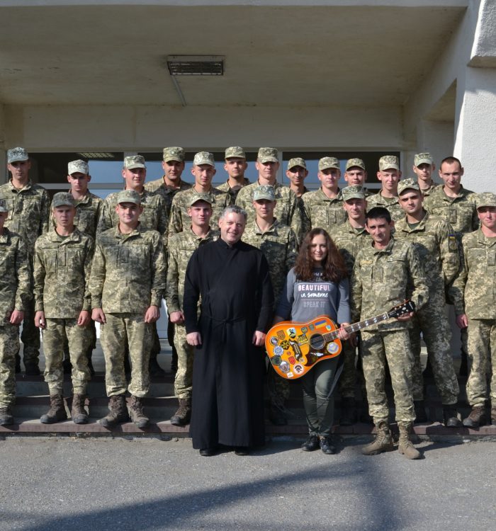 Співачка Христина Панасюк з концертом відвідала військовослужбовців