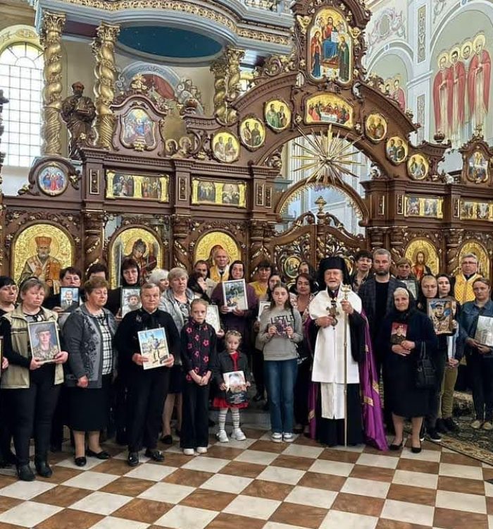 Владика Михаїл Колтун зустрівся з родинами полеглих та зниклих безвісти воїнів