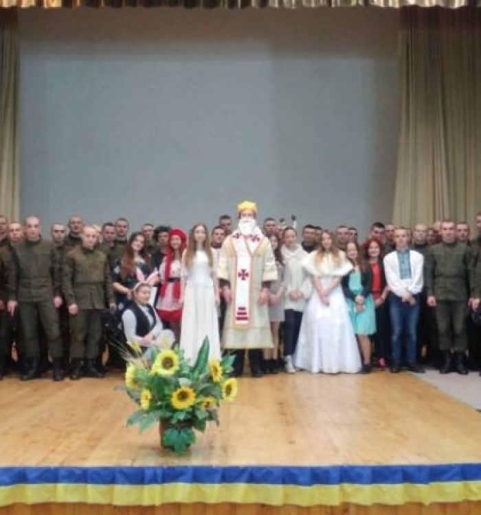 Святий Миколай продовжує відвідувати українських військових