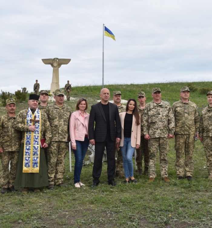На Донеччині молитовно вшанували пам’ять загиблих авіаторів екіпажу літака АН-30Б
