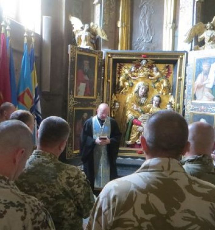 У Гарнізонному храмі Львова благословили правоохоронців, які вирушили на схід України