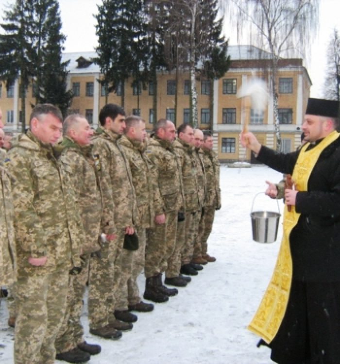 Капелани благословили авіаторів на початок нового навчального року