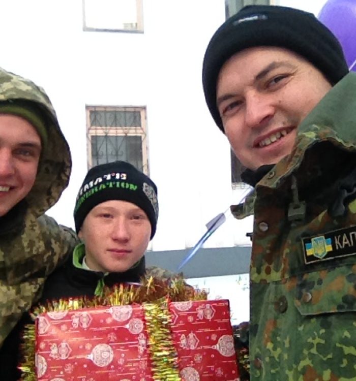 Українські бійці відвідали дітей-сиріт та прийомні родини Луганщини