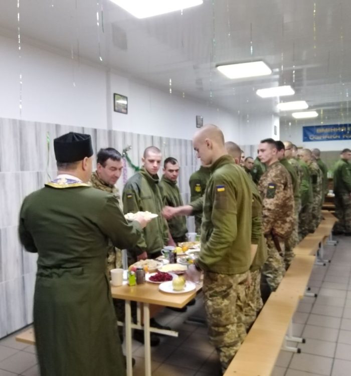 На Одещині військовий капелан поблагословив кутю для військовослужбовців