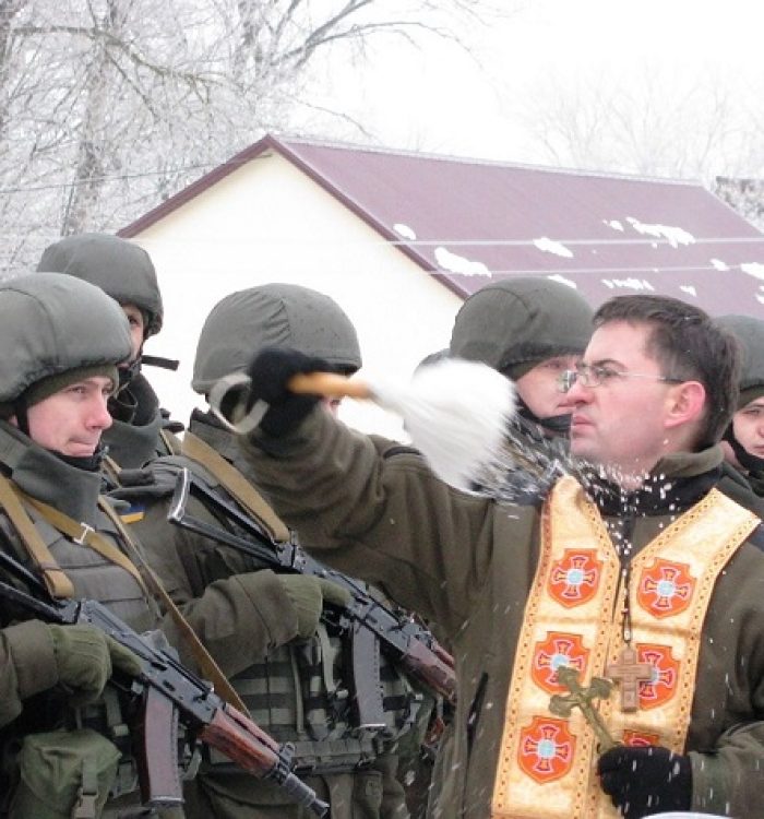 Капелани благословили військових, що відправилися в зону бойових дій