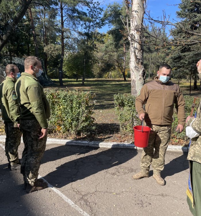 З нагоди свята Покрови Пресвятої Богородиці та Дня захисників і захисниць України військовий капелан привітав воїнів в зоні ООС