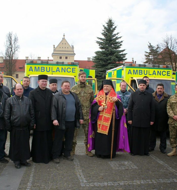 Єпископ-капелан поблагословив автомобілі для воїнів АТО
