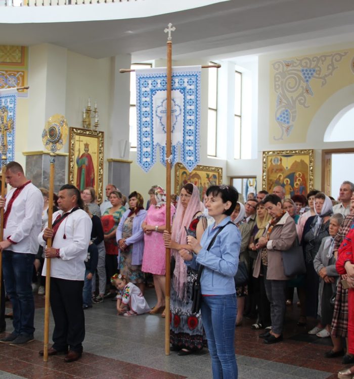 Родини Героїв Небесної Сотні та полеглих захисників на сході України з’їхалися до Зарваниці на спільну молитву
