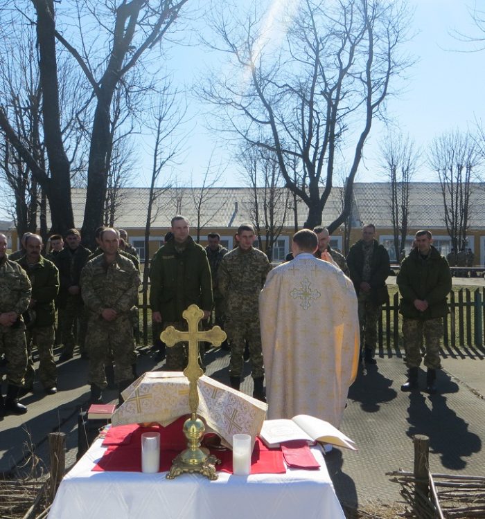 Капелани благословили захисників Батьківщини перед відправкою у зону АТО