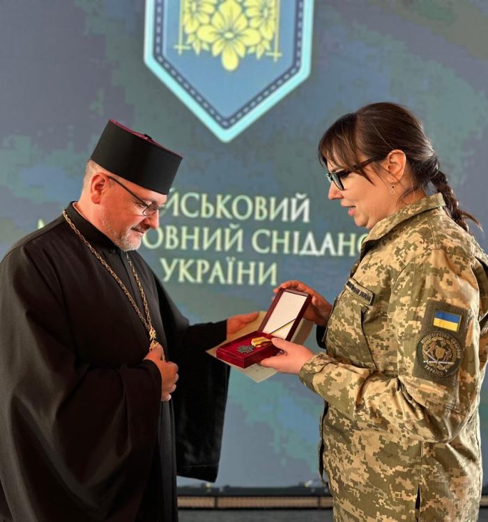 Владику Богдана Манишина нагородили відзнакою Міністра оборони України