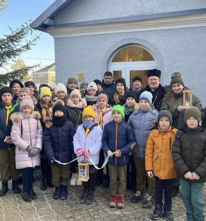 Світло миру з Вифлеєму запалили у храмі в жіночій виправній колонії