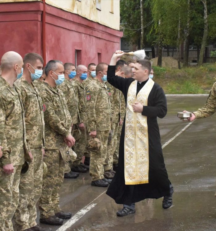 Капелан поблагословив військовослужбовців 25-го Навчального центру ВСП