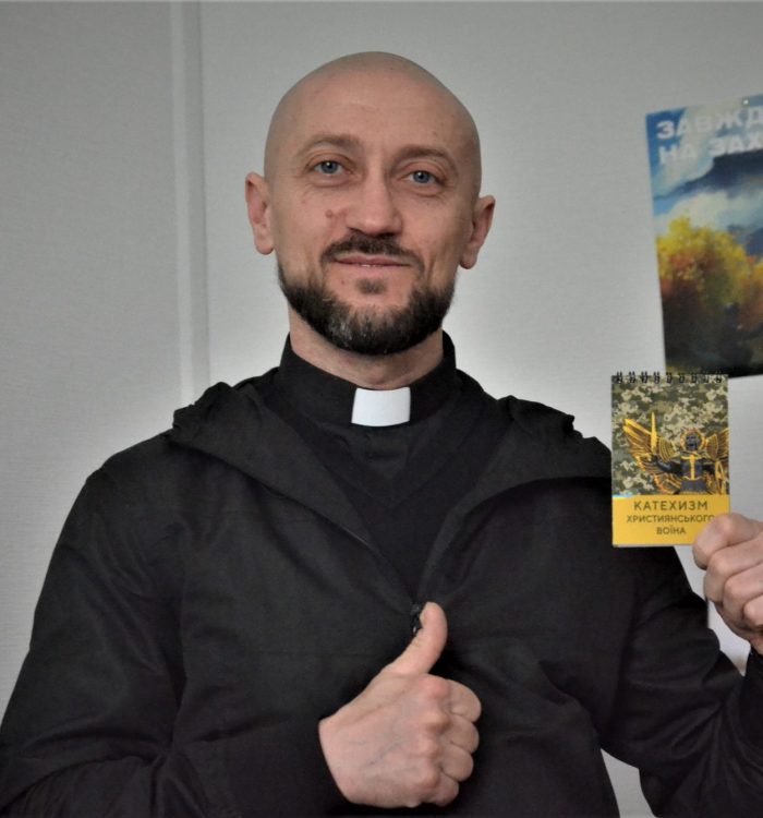 «Дуже важливо на війні залишатися Людиною» — військовий капелан Андрій Зелінський