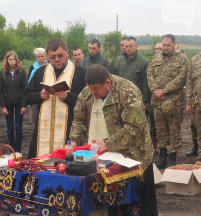 Священики з Тернопільщини освятили паски в зоні АТО