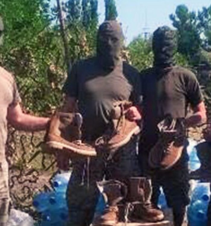 Капелани передали військовим спецназу із Кіровограда берци та наплічники