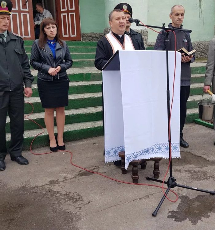 Капелан відвідав виправну колонію з нагоди свята Останнього дзвоника