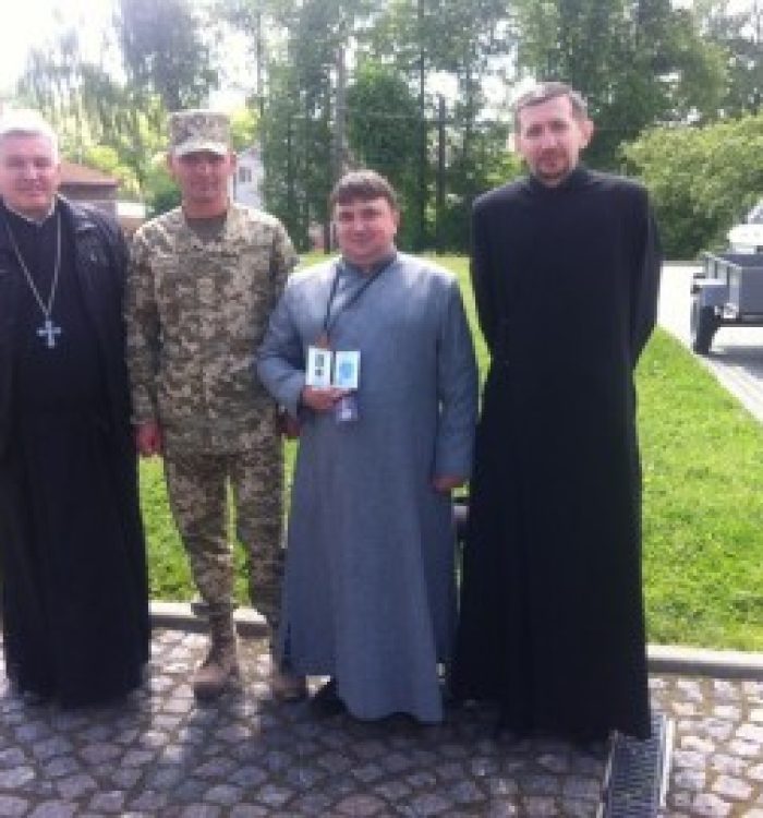 Військові вручили медаль “За гідність і патріотизм” промотору справедливості Самбірсько-Дрогобицької єпархії