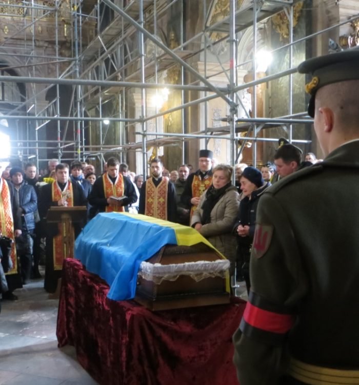 У Гарнізонному храмі прощалися з полеглим воїном Андрієм Іванишиним