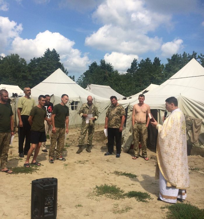 Військові розважали над Святим Письмом