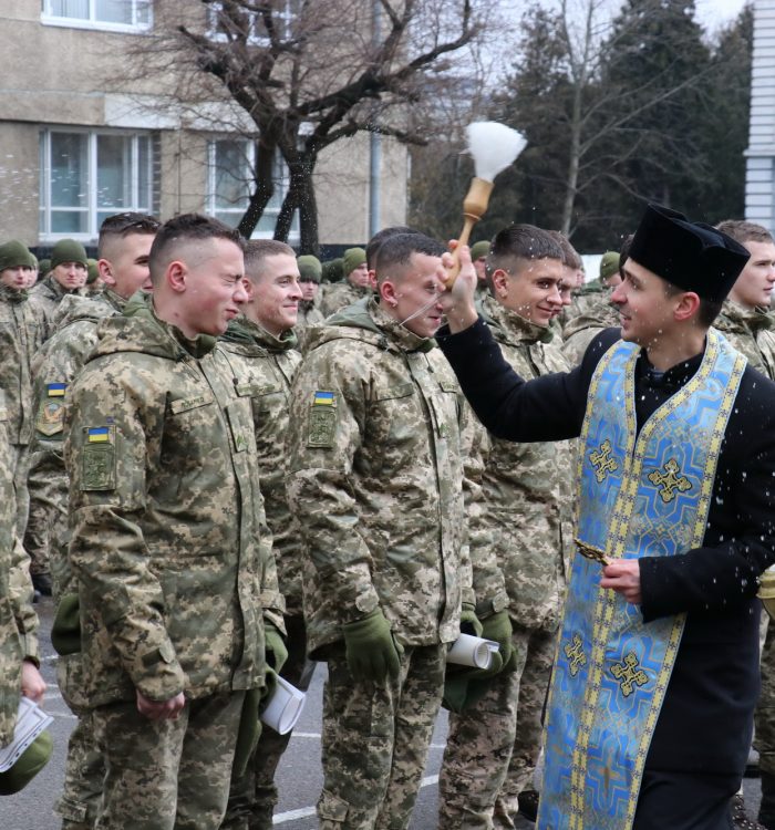 Військовий капелан благословив випускників Військового коледжу сержантського складу