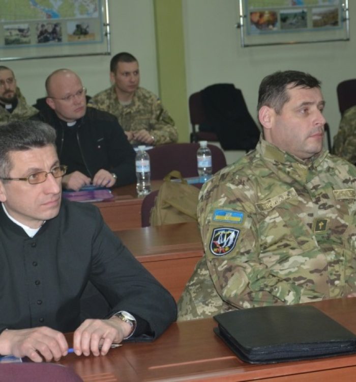 У Національній академії сухопутних військ тривають курси підготовки військових капеланів