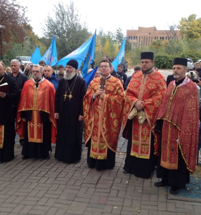 У Києві молились панахиду за упокій душ Героїв Небесної Сотні та усіх захисників України