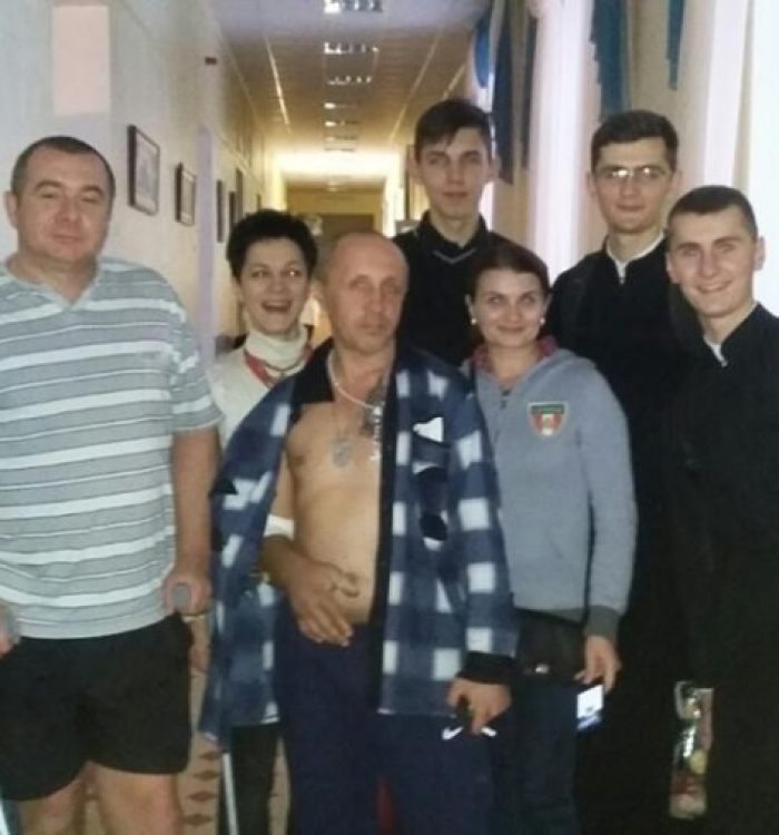 Семінаристи КТДС з подарунками від св. Миколая відвідали поранених солдат